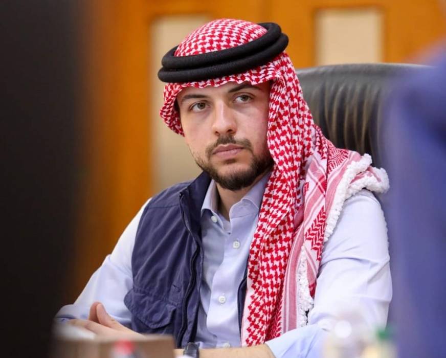 ولي العهد يتفقد مركز تطعيم في العقبة...فيديو