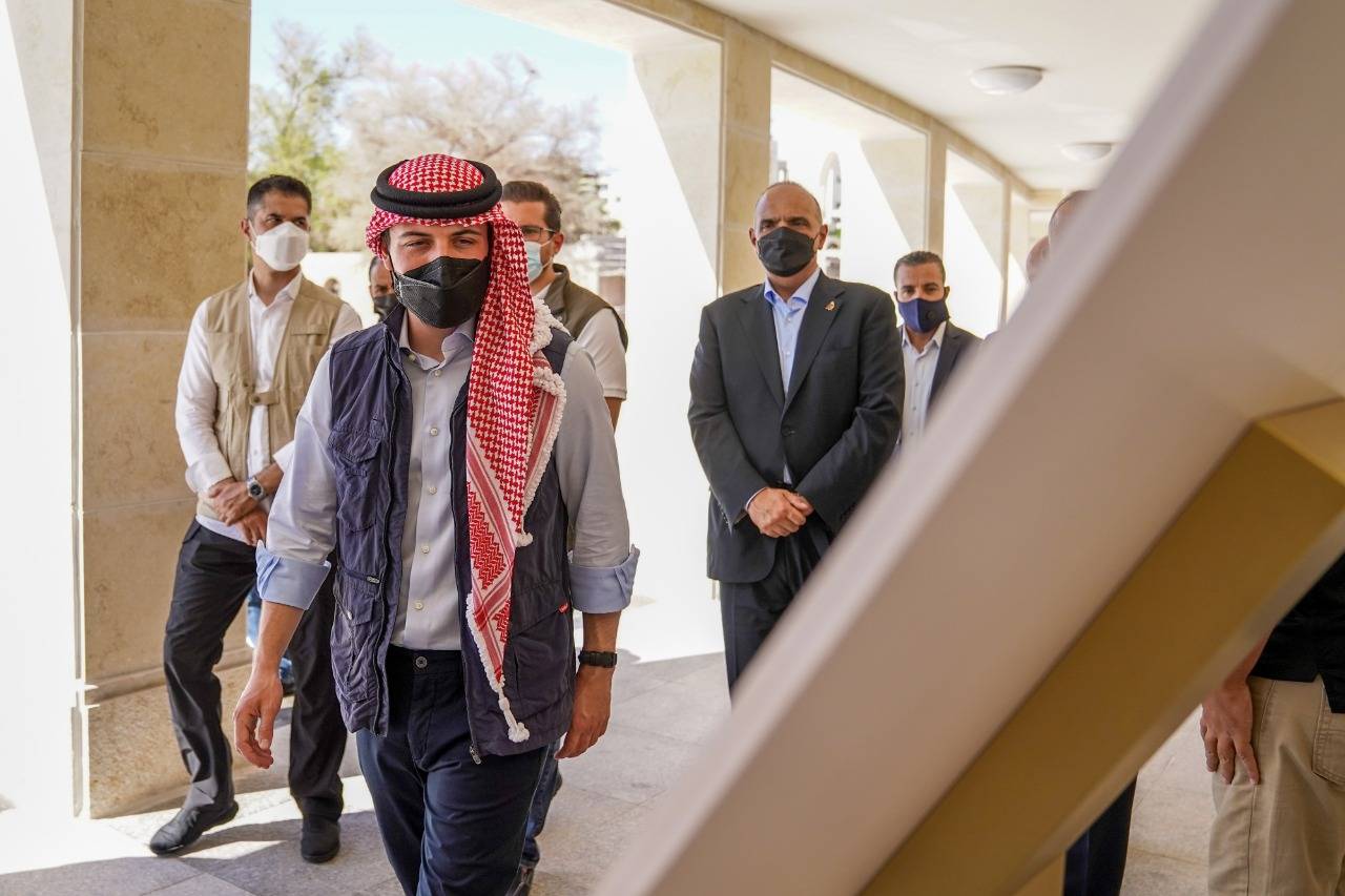 ولي العهد يفتتح مشروع تطوير ساحة الثورة العربية الكبرى بالعقبة .. صور 