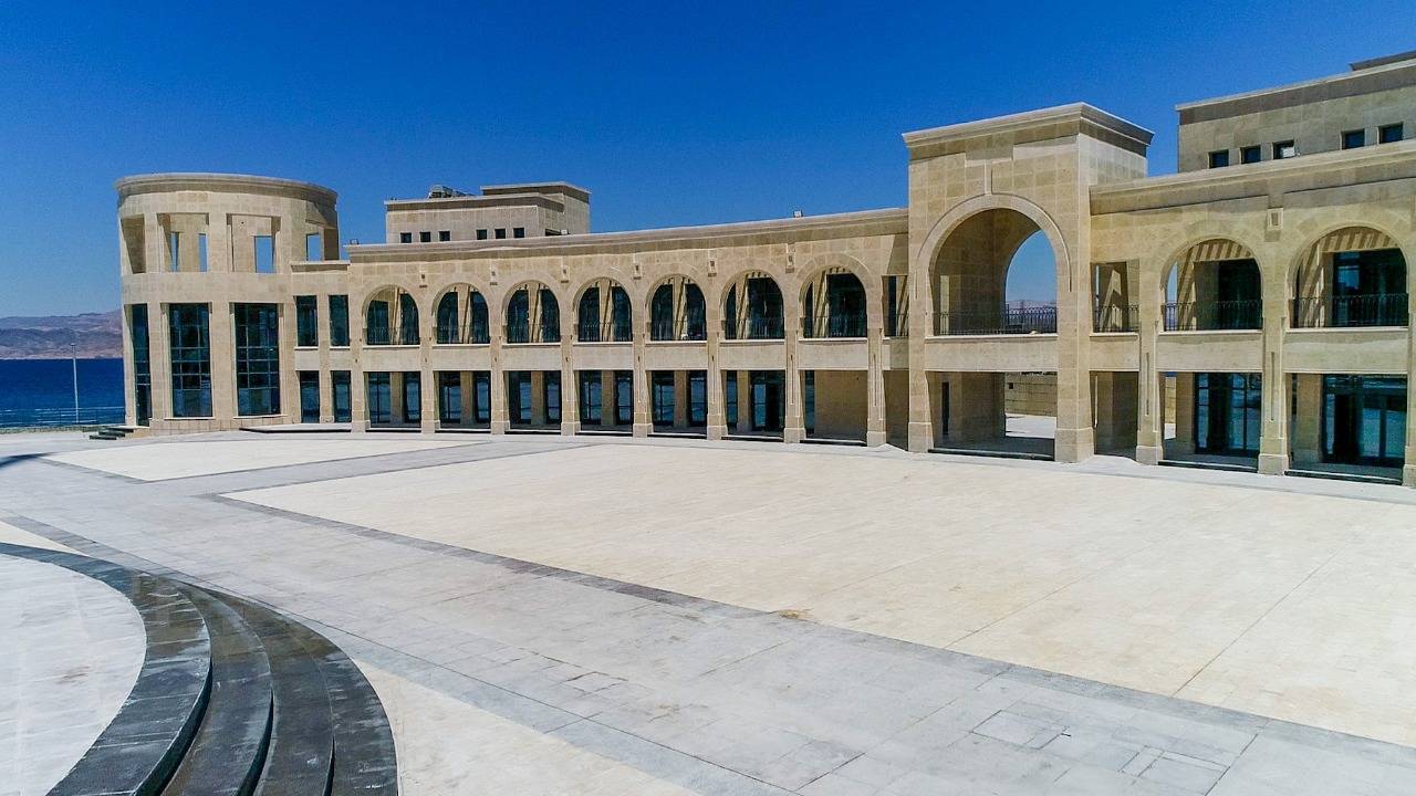 ولي العهد يفتتح مشروع تطوير ساحة الثورة العربية الكبرى بالعقبة .. صور 