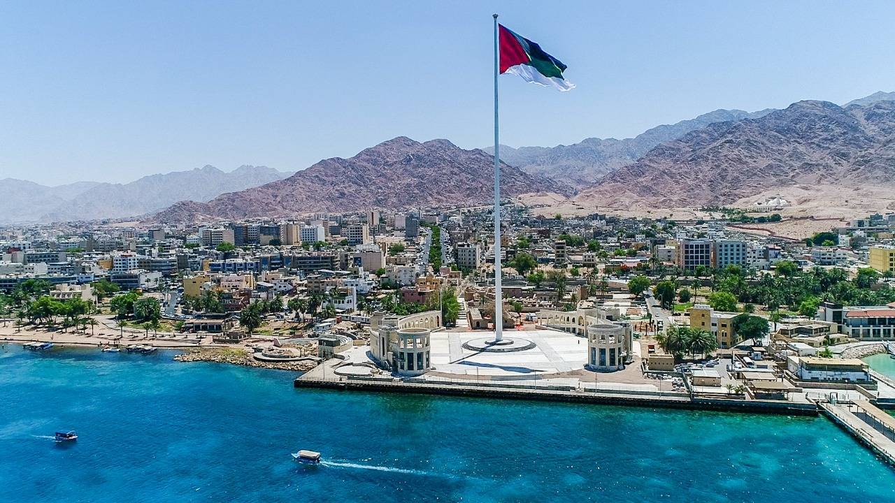 ولي العهد يفتتح مشروع تطوير ساحة الثورة العربية الكبرى بالعقبة .. صور 