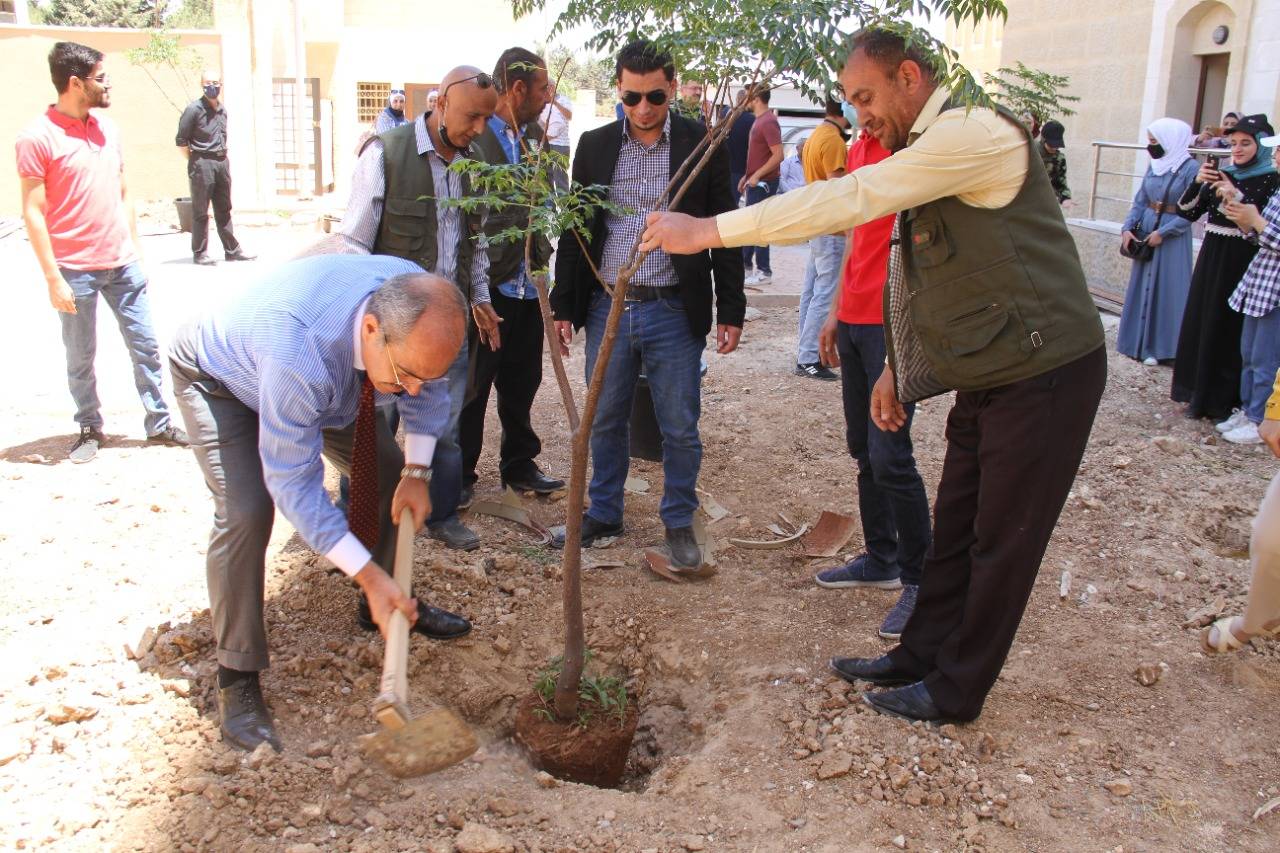 كلية الطب في البلقاء التطبيقية تدشن مشروع  الحديقة المئوية  في مبنى الكلية الجديد بمستشفى السلط الجديد