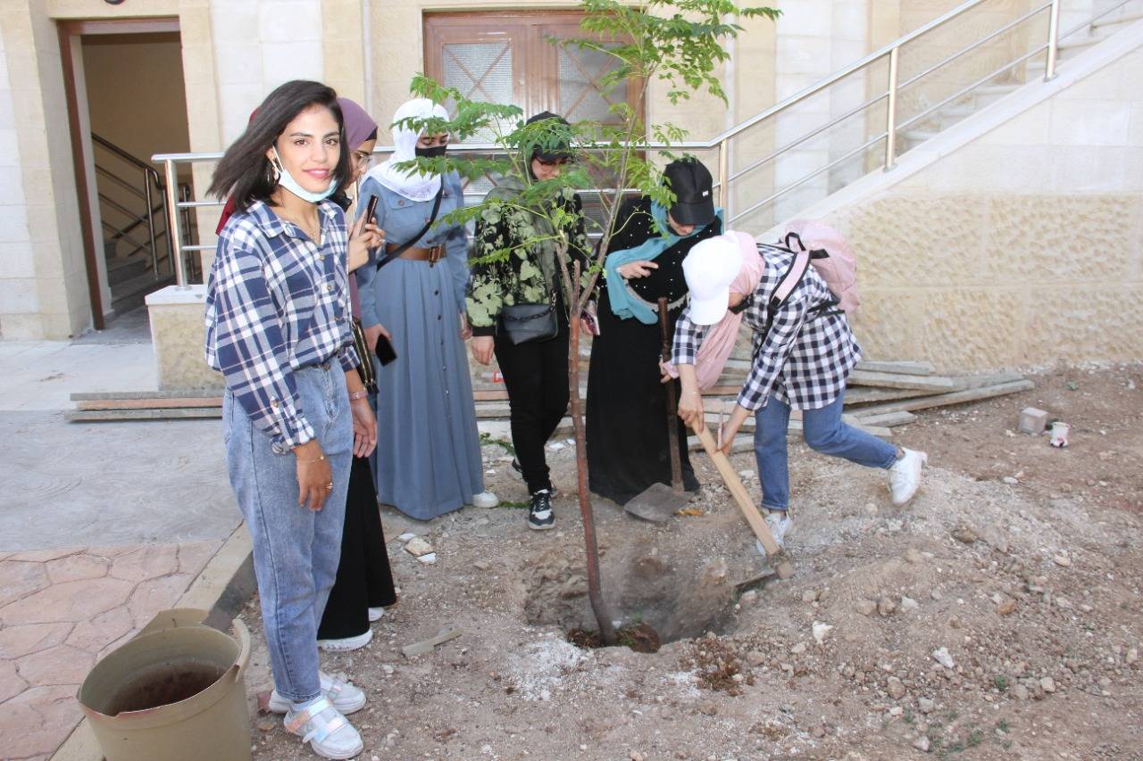 كلية الطب في البلقاء التطبيقية تدشن مشروع  الحديقة المئوية  في مبنى الكلية الجديد بمستشفى السلط الجديد