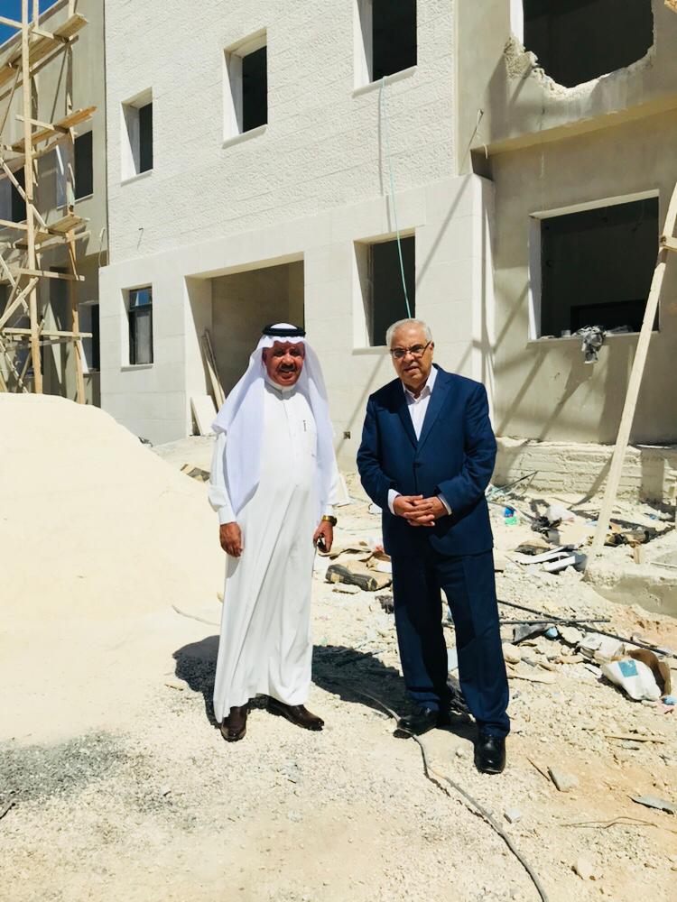 النائب سلامه البلوي ورئيس الغرفة التجاريه يزوران كلية الزرقاء الجامعيه 