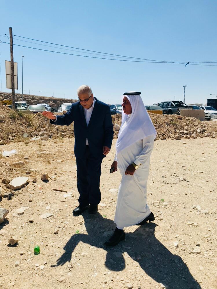 النائب سلامه البلوي ورئيس الغرفة التجاريه يزوران كلية الزرقاء الجامعيه 