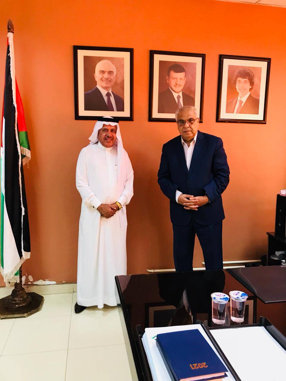 النائب سلامه البلوي ورئيس الغرفة التجاريه يزوران كلية الزرقاء الجامعيه 