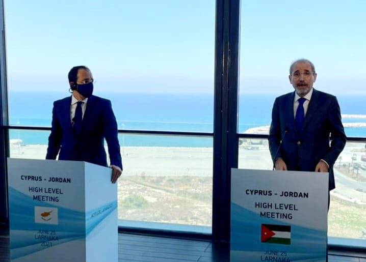 الصفدي يجري مباحثات موسعة مع نظيره القبرصي في الجمهورية القبرصية