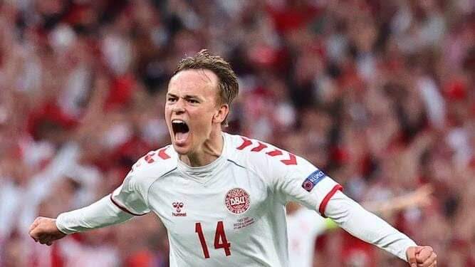 برشلونة ينافس ميلان على جوهرة الدنمارك