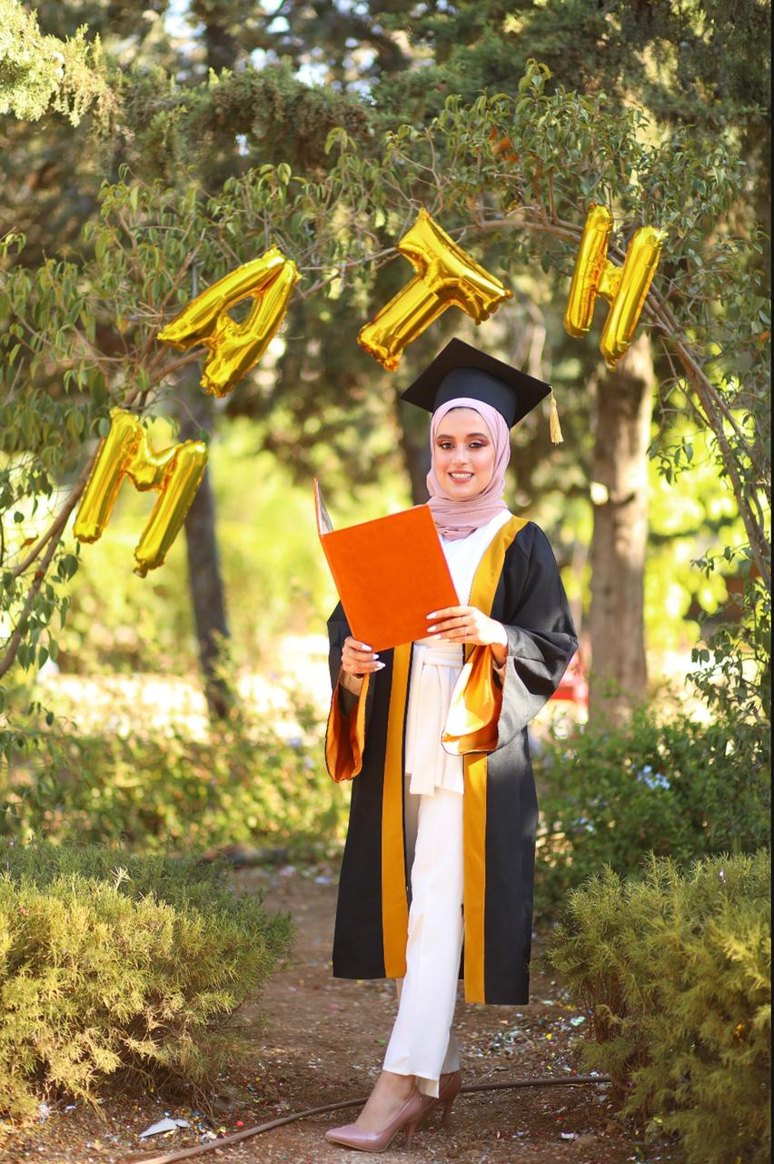 مبارك ريم العبوش التخرج بدرجة بكالوريوس تخصص رياضيات