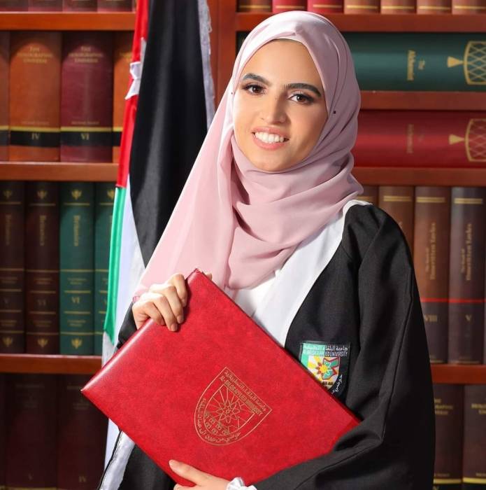 مريم كسواني مبارك التخرج بدرجة البكالوريوس تخصص هندسه انظمه حاسبات وشبكات