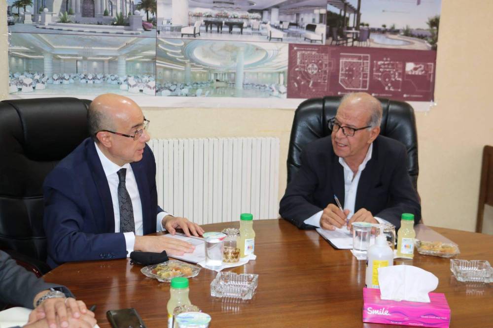 السفير التونسي في زيارة لغرفة تجارة الزرقاء  