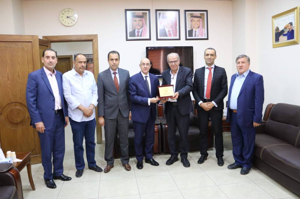 السفير التونسي في زيارة لغرفة تجارة الزرقاء  