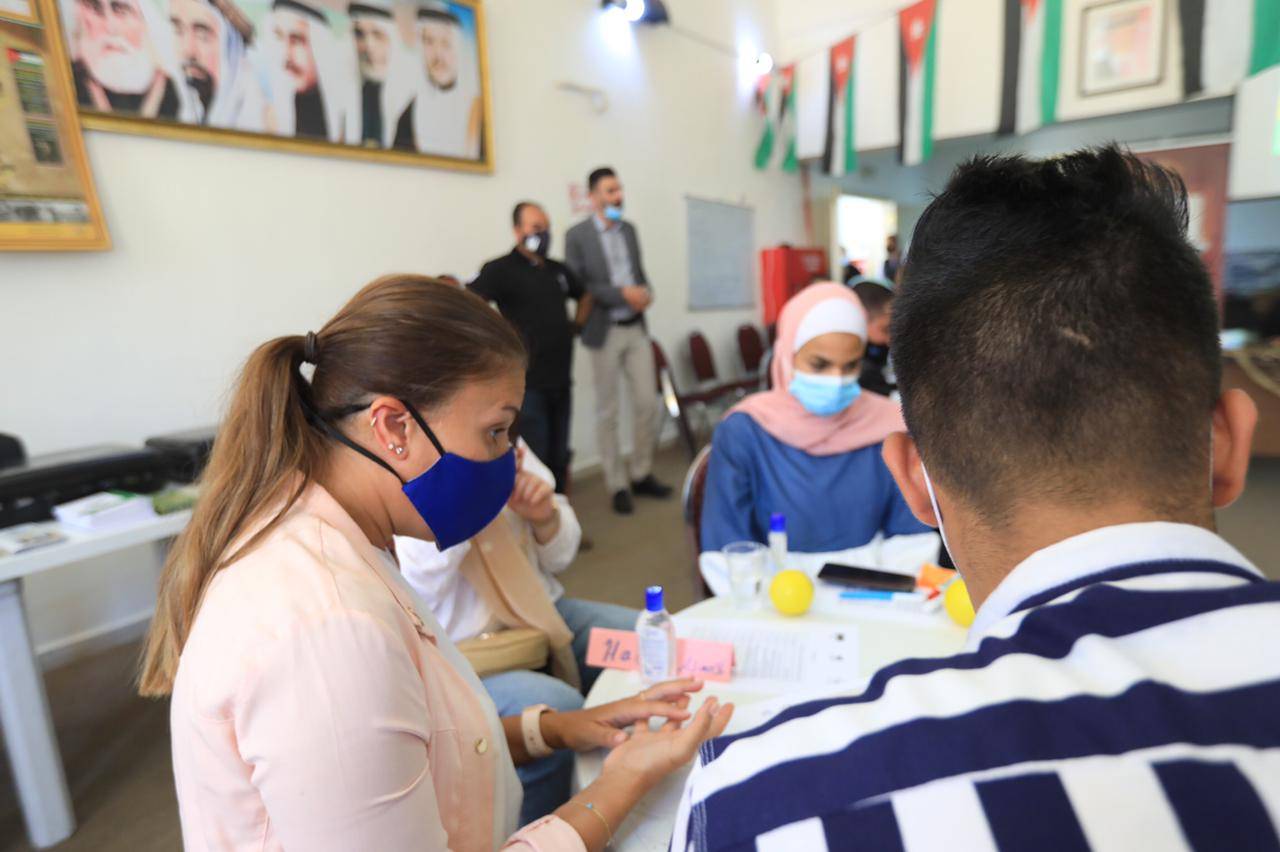 النابلسي يؤكد أهمية المبادرات والبرامج التثقيفية والمهارات الحياتية بين الشباب 