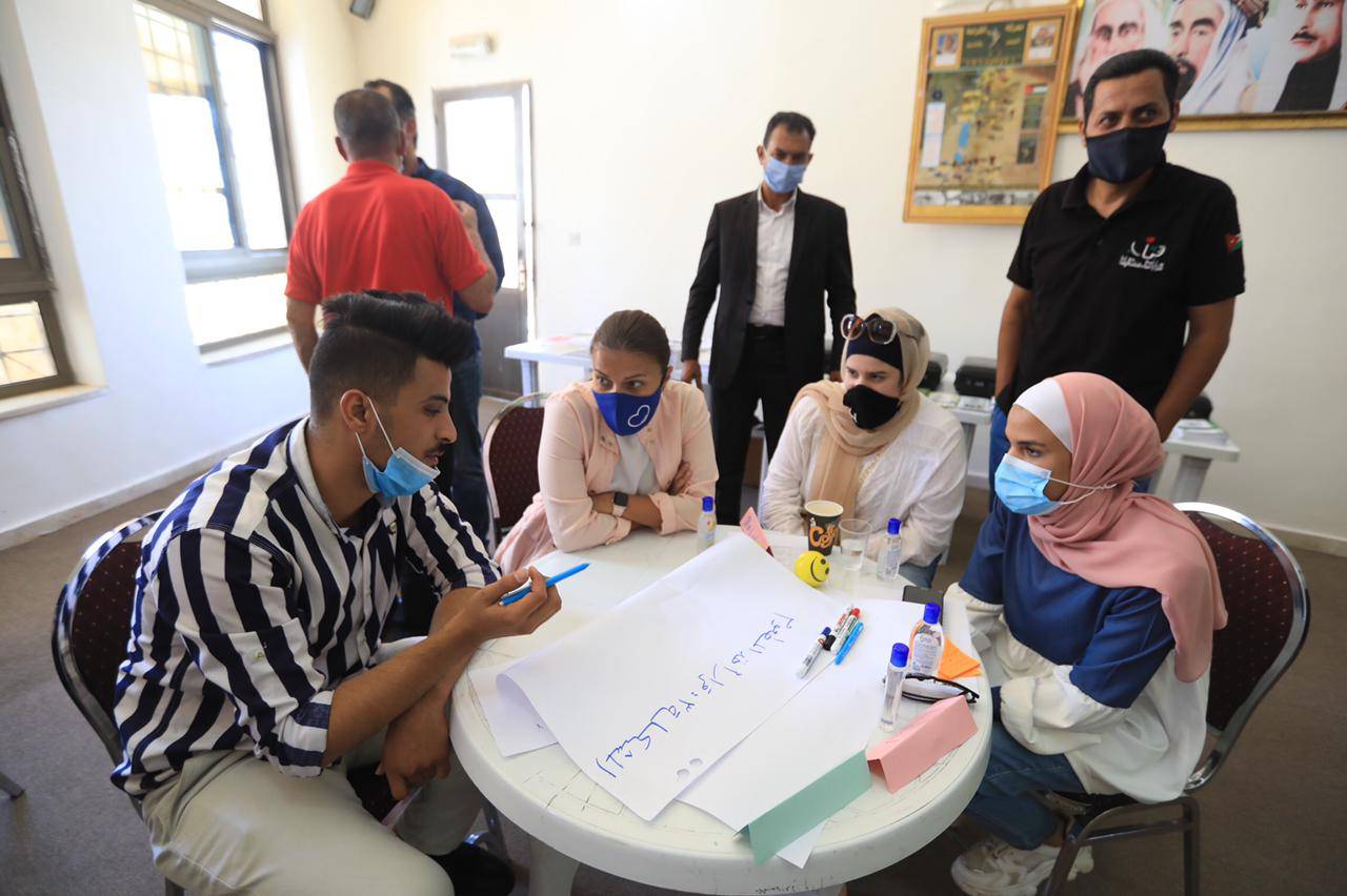 النابلسي يؤكد أهمية المبادرات والبرامج التثقيفية والمهارات الحياتية بين الشباب 