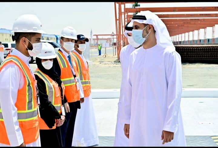 ذياب بن محمد بن زايد يدشن أعمال مد قضبان السكك الحديدية في سيح شعيب باتجاه أبوظبي ودبي
