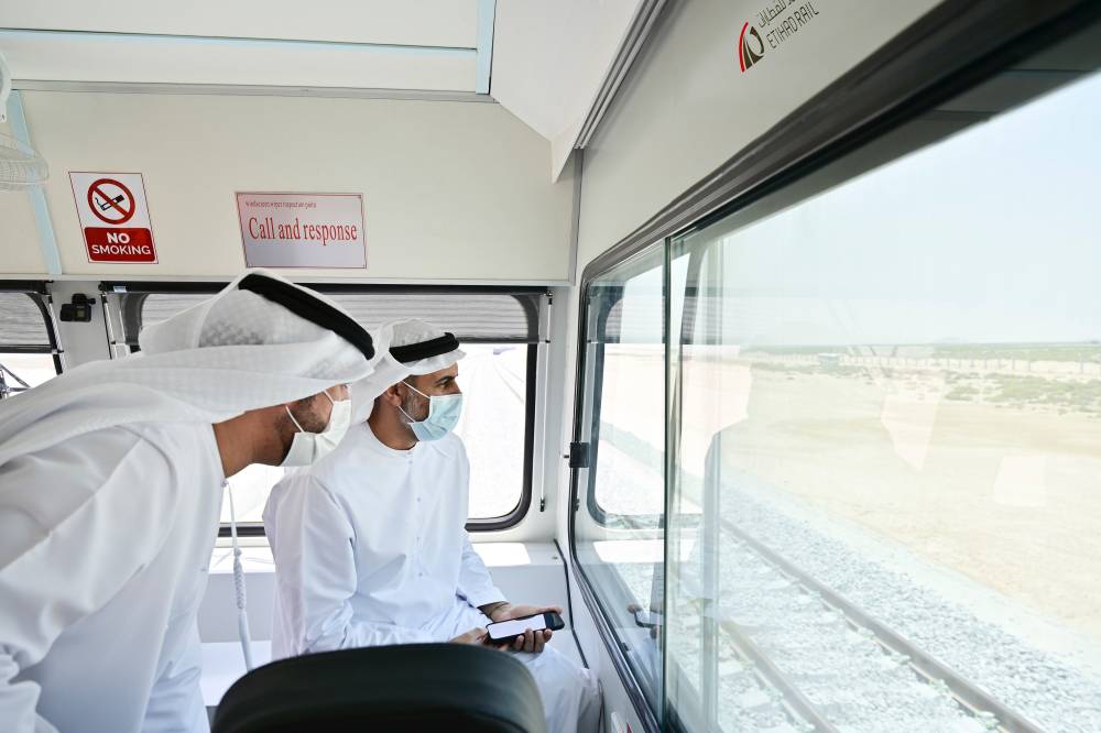 ذياب بن محمد بن زايد يدشن أعمال مد قضبان السكك الحديدية في سيح شعيب باتجاه أبوظبي ودبي