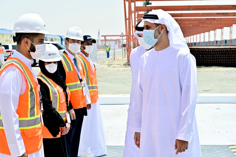 ذياب بن محمد بن زايد يدشن أعمال مد قضبان السكك الحديدية في سيح شعيب باتجاه أبوظبي ودبي