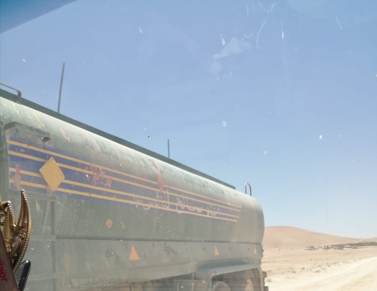 المياه ضبط عدد من الصهاريج التي تعتدي على خط ناقل مياه السلطاني بنحو(100) متر مكعب / الساعة في الكرك