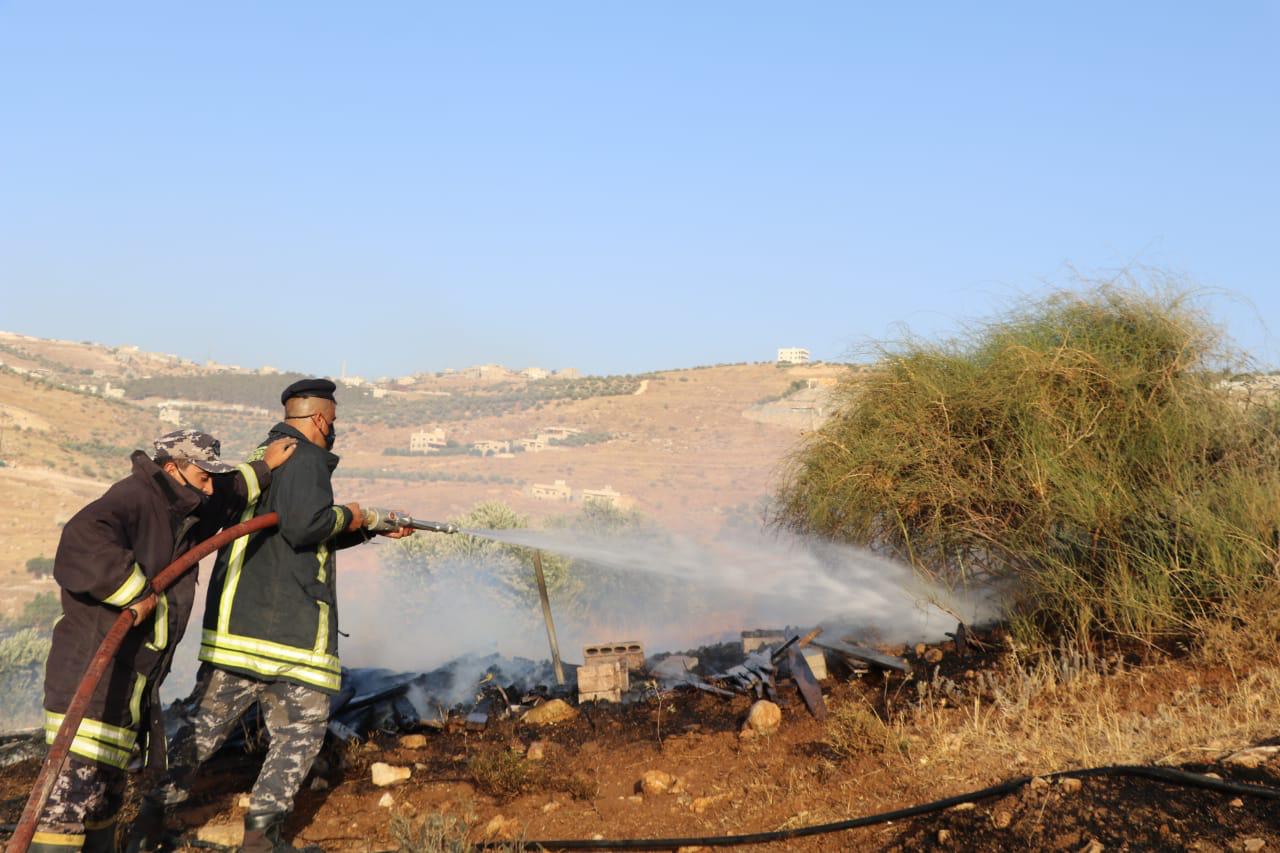 الدفاع المدني يخمد حريق أعشاب جافه واشجار حرجيه ومثمره في محافظة جرش