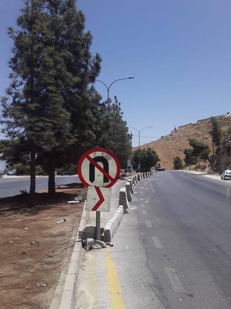 الاشغال: إغلاق فتحة التفافية على طريق عمان - السلط لخطورتها 