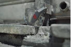 ضبط مصنع يستخدم مواد منتهية الصلاحية بالبلقاء