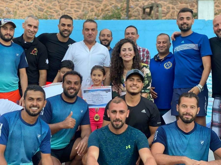 الخلايلة يرعى الدورة التدريبية للسباحة