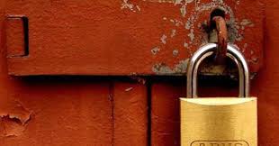 السياحة: إغلاق منشأة وإنذار ومخالفة 16 أخرى