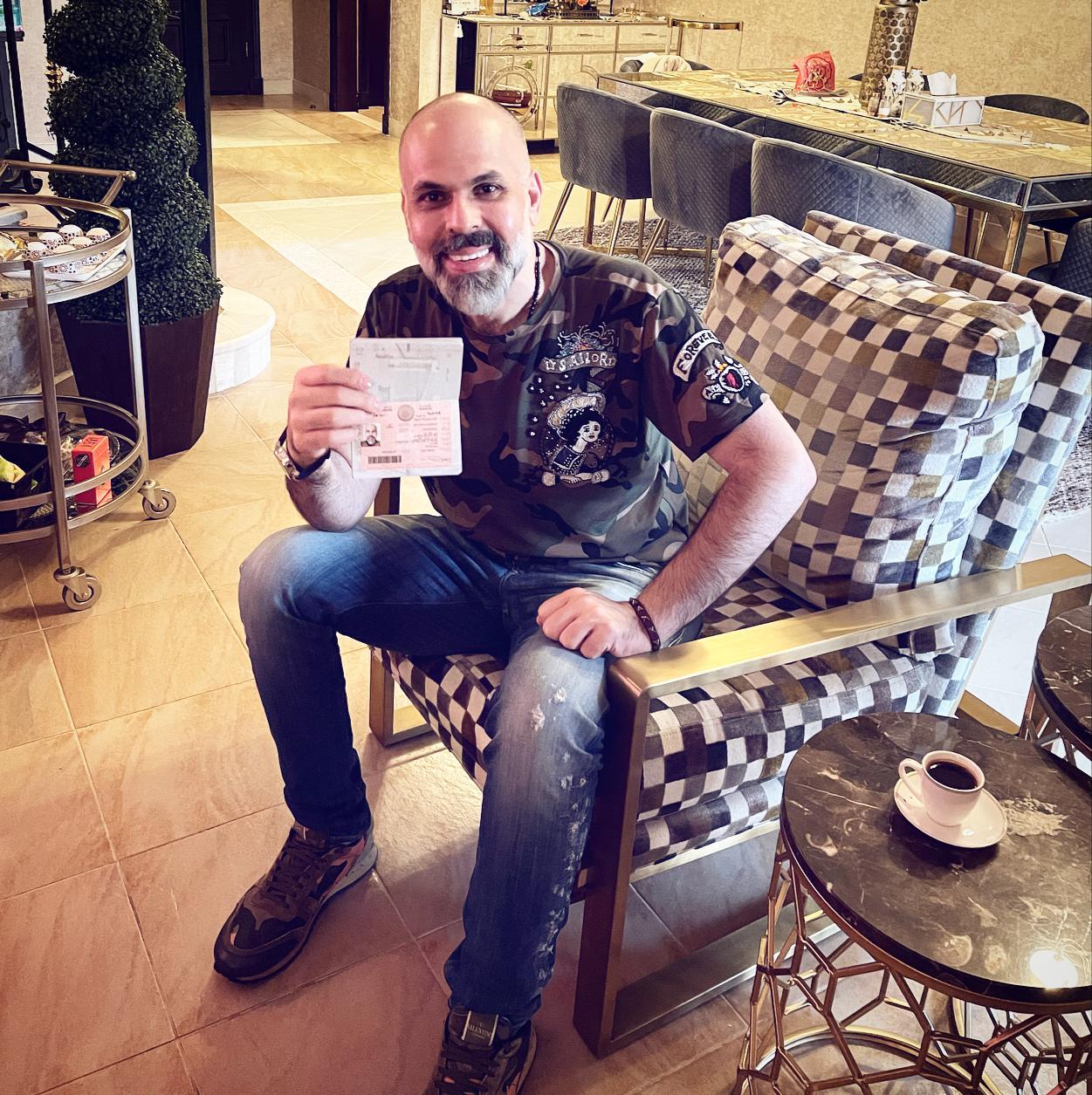 المخرج اللبناني انور عيد يشكر دولة الإمارات على منحه الإقامة الذهبية