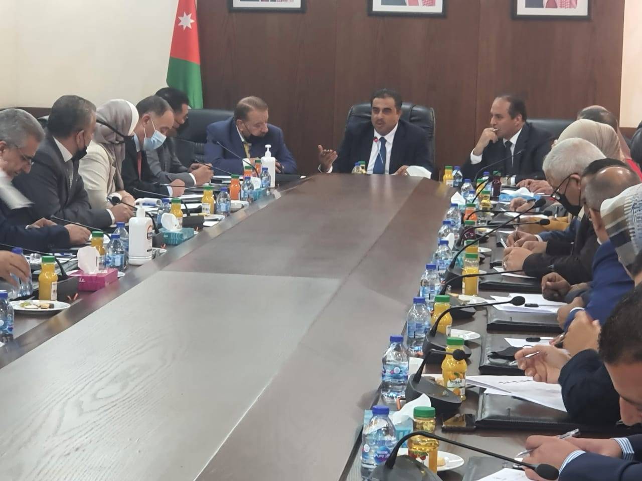 وزير المياه والري يلتقي كتلة الشعب في مجلس النواب 