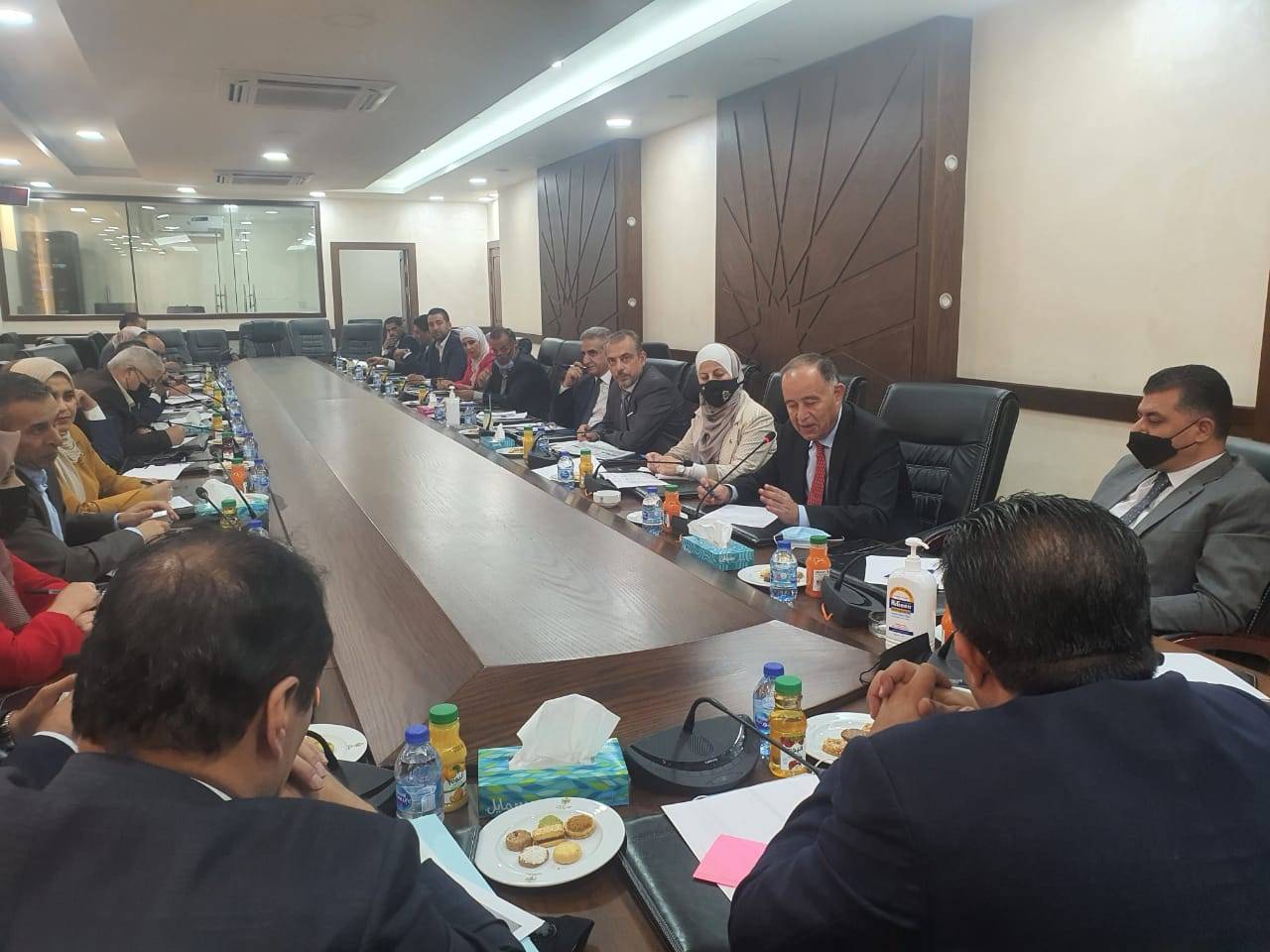 وزير المياه والري يلتقي كتلة الشعب في مجلس النواب 