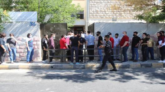 طلبة التوجيهي يتوجهون لامتحاناتهم في يومها الثامن