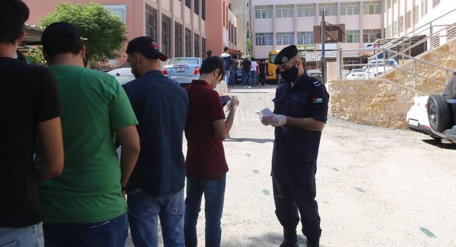 طلبة التوجيهي يشكون صعوبة أسئلة الفيزياء