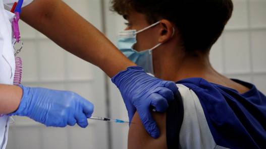 تطعيم الأشخاص بعمر 30 فما فوق بدون موعد مسبق يومي الجمعة والسبت