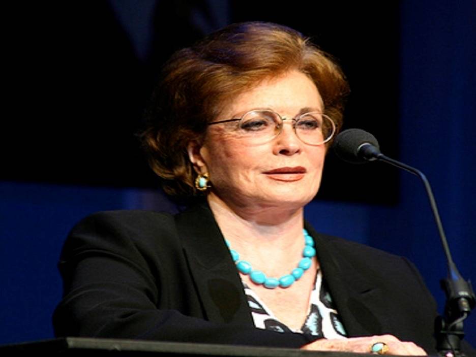 جيهان السادات.. مسيرة زاخرة بالعطاء