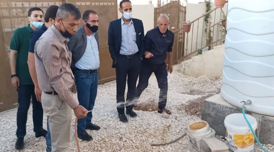 مساعد محافظ المفرق يقوم بجولة ميدانية لتفقد قوة ضخ المياه في أحياء المدينة