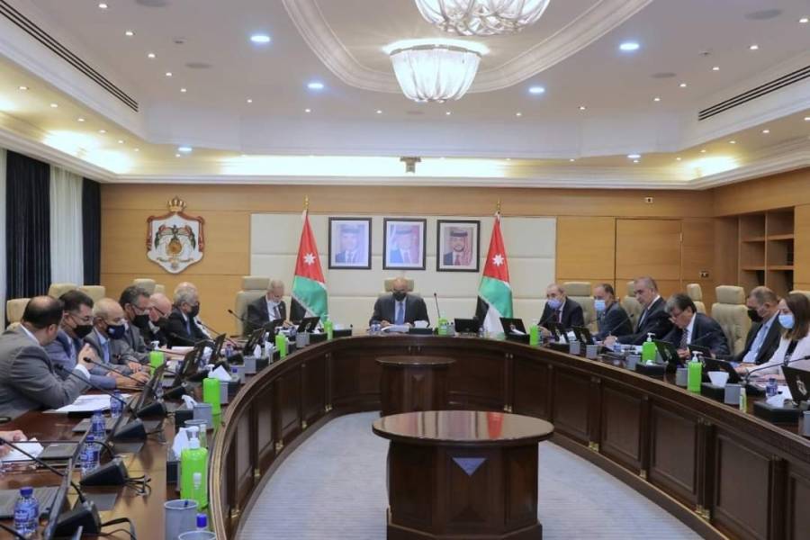 مجلس الوزراء يناقش تطوّرات الوضع الوبائي ورئيس الوزراء يوعز بتشديد الرّقابة على مدى الالتزام بأوامر الدّفاع