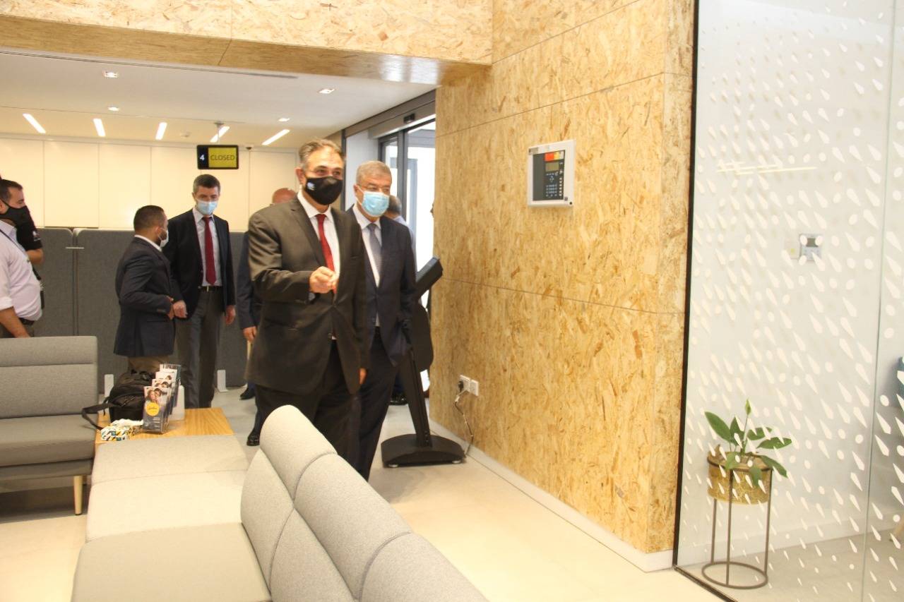 الزعبي يفتتح المقر الجديد للبنك الأهلي الأردني في جامعة البلقاء التطبيقية