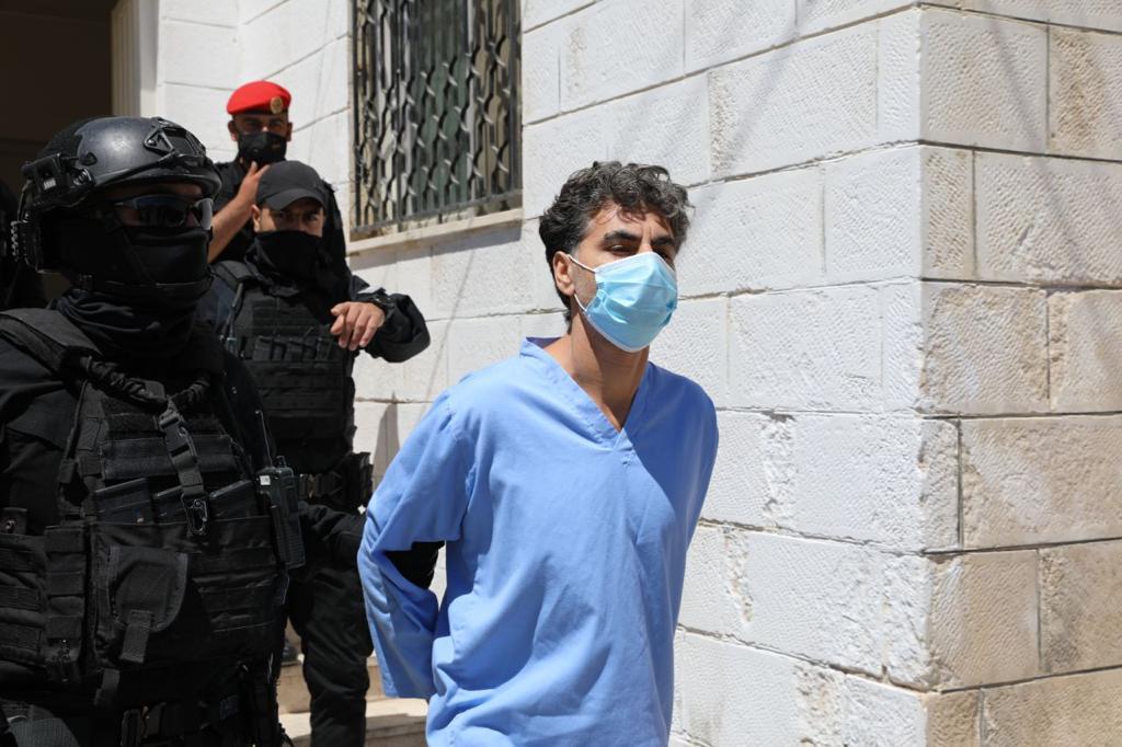 وصول المتهم الثاني بقضية الفتنة الشريف حسن إلى محكمة أمن الدولة … بالفيديو 