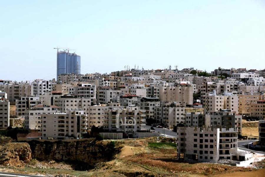 الحكومة تتجه لفرض ضريبة على بيع العقارات بين “الأقارب