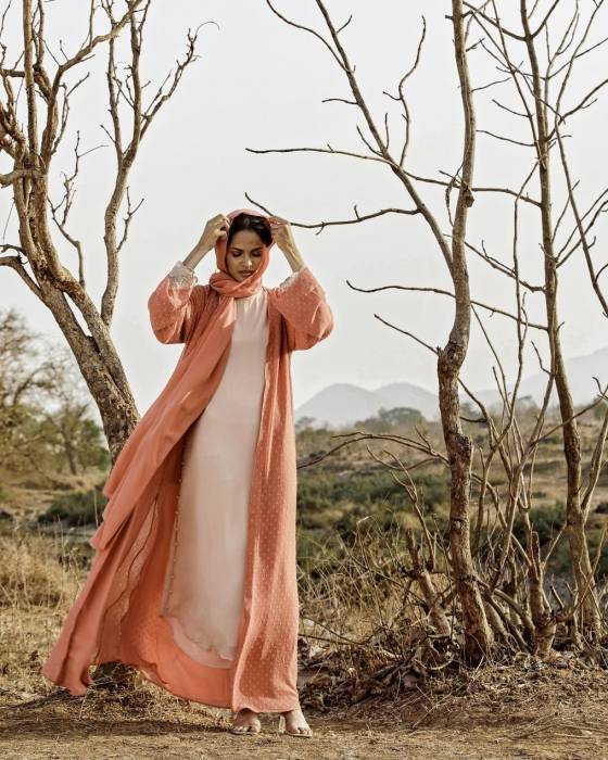 علامة كيفي تطلق موقعها للتسوق الإلكتروني وتستعرض مجموعتها الفريدة من الملابس المحتشمة والأنيقة