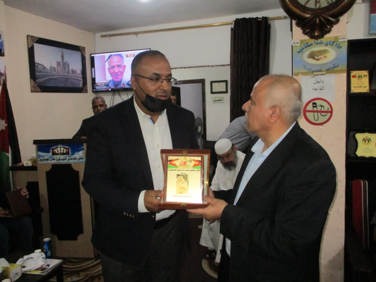 ملتقى متقاعدي جنوب شرق عمان العسكريين يقيم امسية لقاء الوفاء لأبناء المتوفين من اعضاء الملتقى