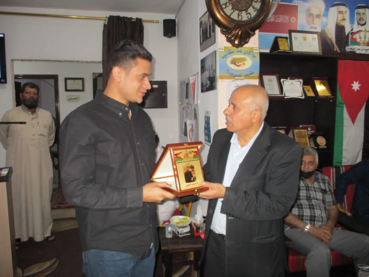 ملتقى متقاعدي جنوب شرق عمان العسكريين يقيم امسية لقاء الوفاء لأبناء المتوفين من اعضاء الملتقى