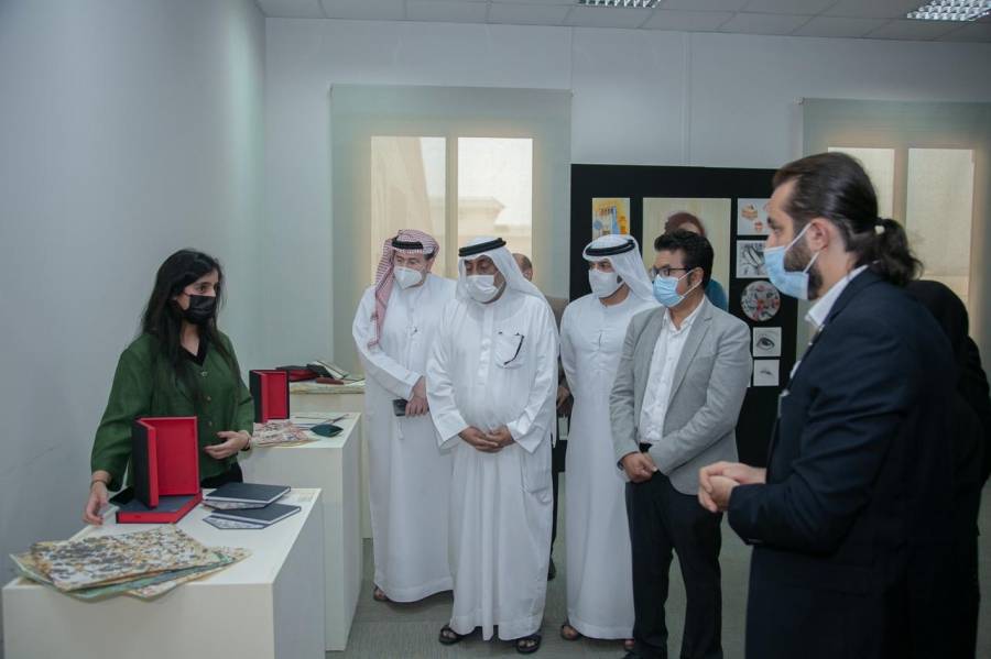 معهد الشارقة للتراث ينظم معرضاً في مقره لأعمال طالبات كلية الفنون الجميلة بجامعة الشارقة