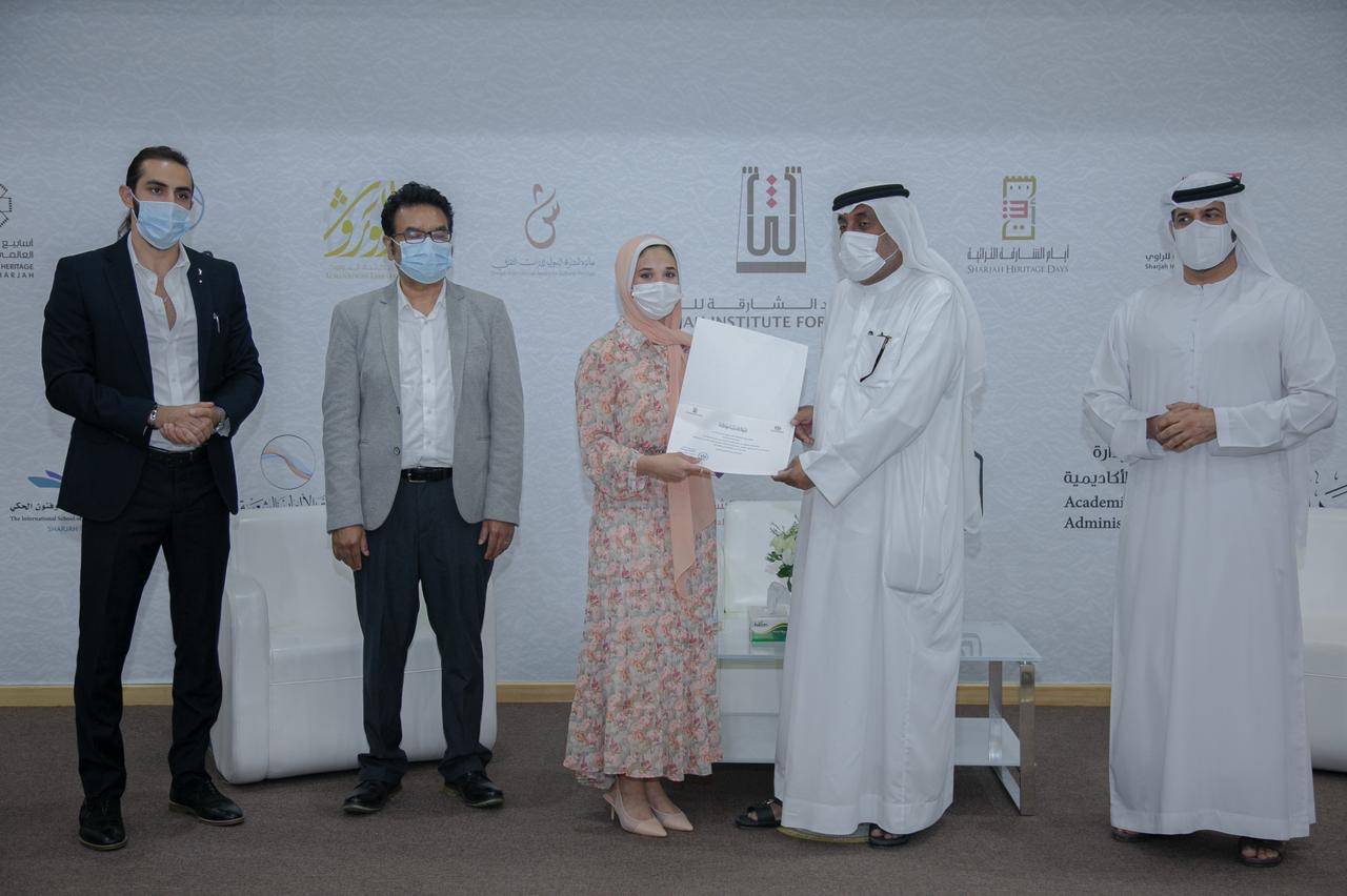 معهد الشارقة للتراث ينظم معرضاً في مقره لأعمال طالبات كلية الفنون الجميلة بجامعة الشارقة  