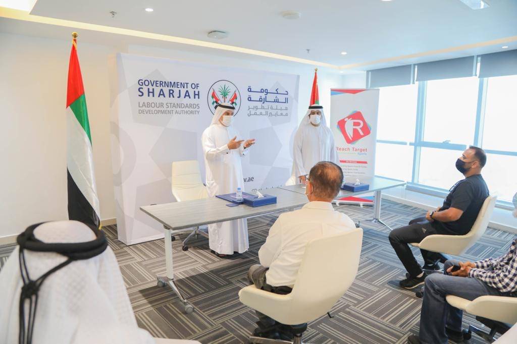 رئيس هيئة تطوير معايير العمل بالشارقة يكرم الفرق الفائزة في بطولة الشارقة الرياضية العمالية الرابعة