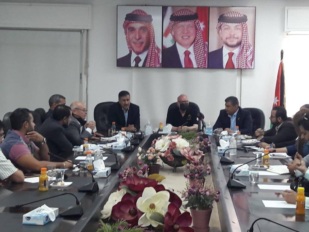 وزير الأشغال يجري جولة ميدانية تفقدية لعدد من المشاريع في محافظة العقبة 