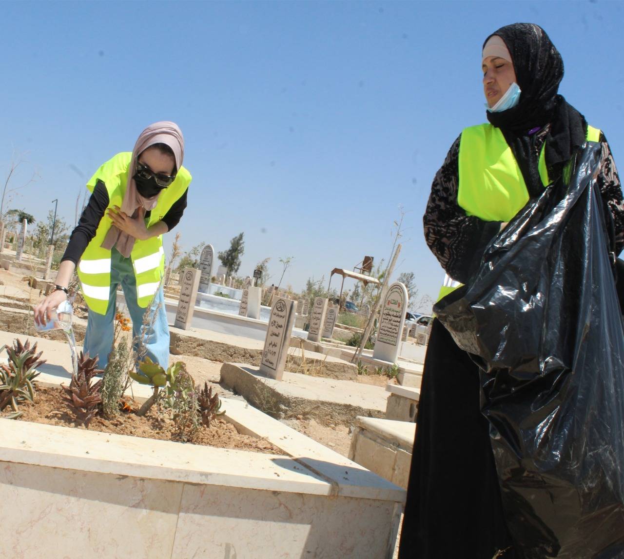 انطلاق فعاليات مبادرة اكرموا موتانا في مقبرة سحاب الاسلامية 