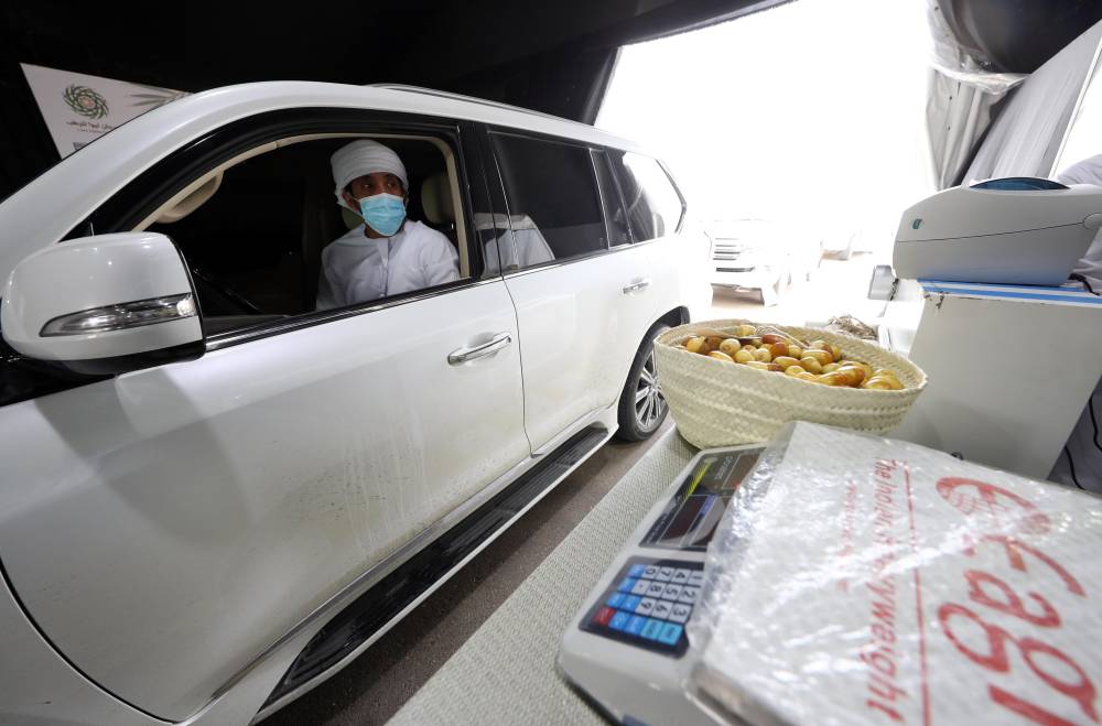 مهرجان ليوا للرطب يشهد مشاركات واسعة في مسابقات اليوم الخامس