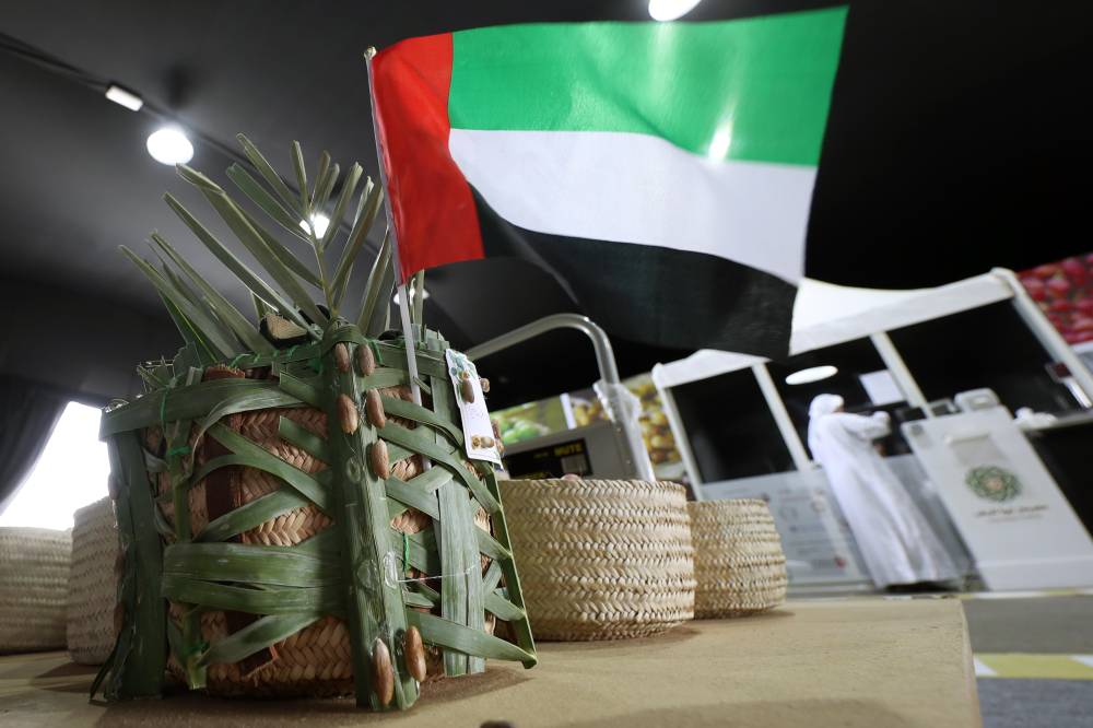 مهرجان ليوا للرطب يشهد مشاركات واسعة في مسابقات اليوم الخامس