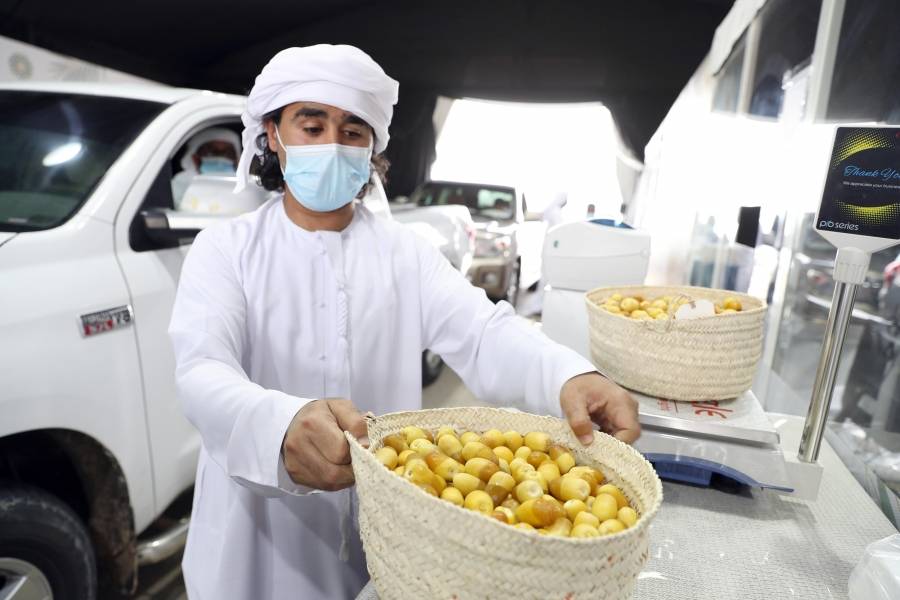 منافسات قوية تشهدها مسابقات رطب الخلاص والفرض في مهرجان ليوا للرطب