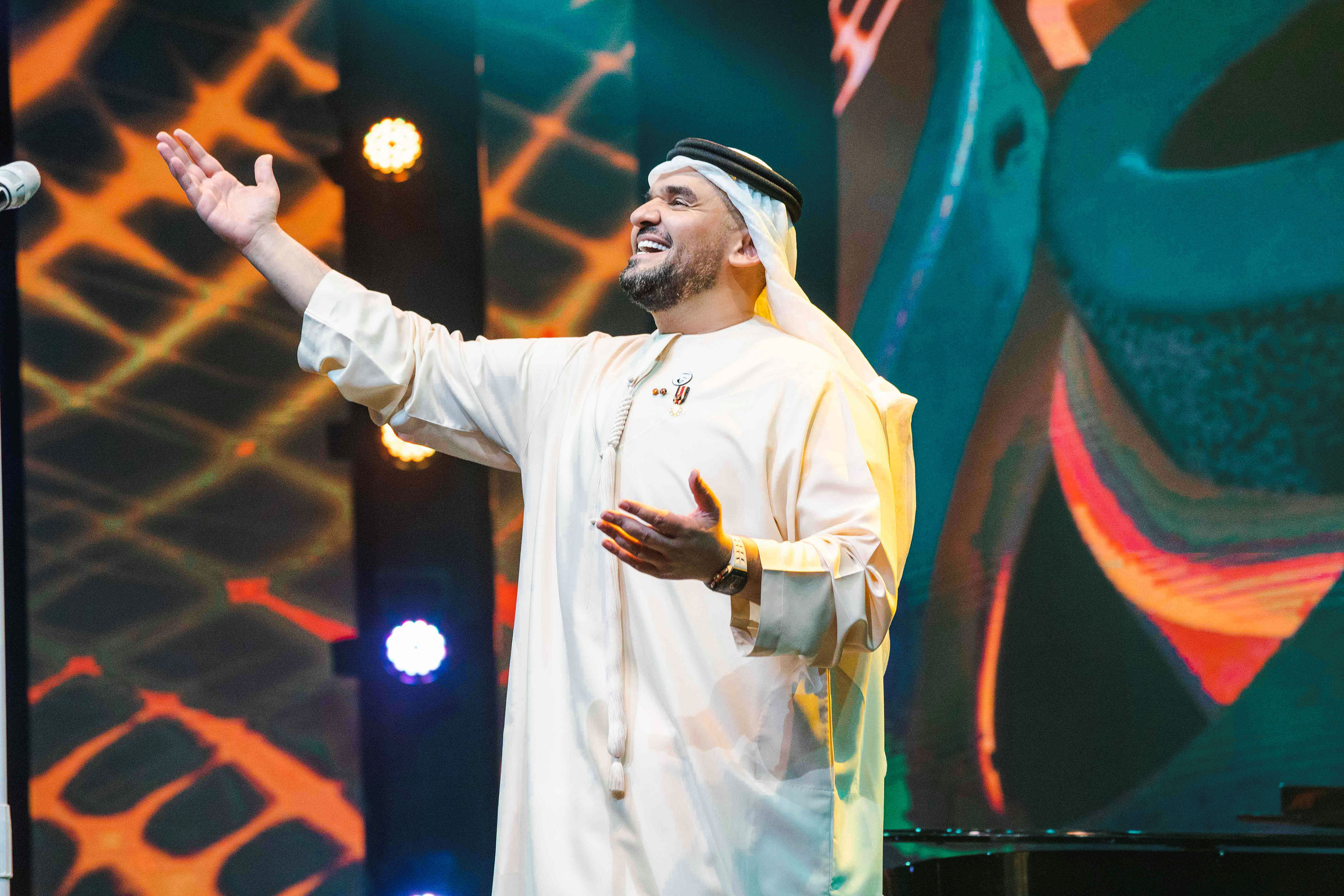 حسين الجسمي : أبوظبي مبهجة .. والجمهور زيّن الفرحة وزادها روعة